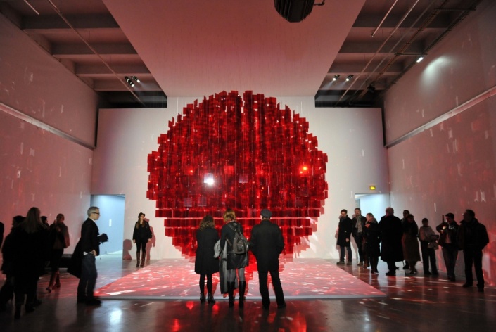 Art-Basel-2014- Stars-You-Must- See-this-Week-Sphere Rouge-by-Julio-Le-Parc