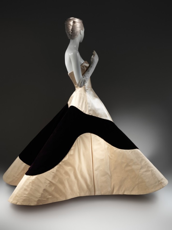 Outstanding- Houte-couture- Fashion-Exhibition-at-The Metropolitan-New-York-Charles-James-Clove
