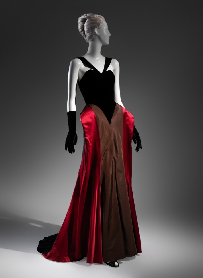 Outstanding- Houte-couture- Fashion-Exhibition-at-The- Metropolitan-New-York-CharlesJamesHipst