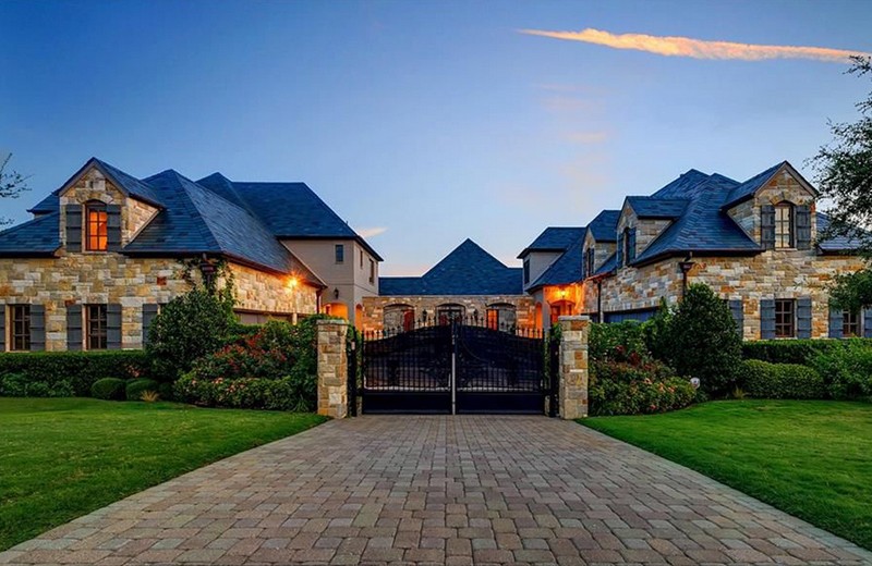 Celebrity Homes: Selena Gomez Re-Lists Her Awesome Texas Mansion > Best Design Events > The latest news in interior design > #celebrityhomes #selenagomez #bestdesignEvents